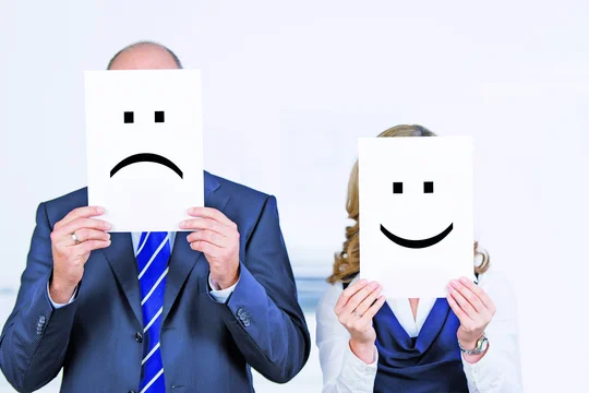 Lachendes und trauriges Papiergesicht