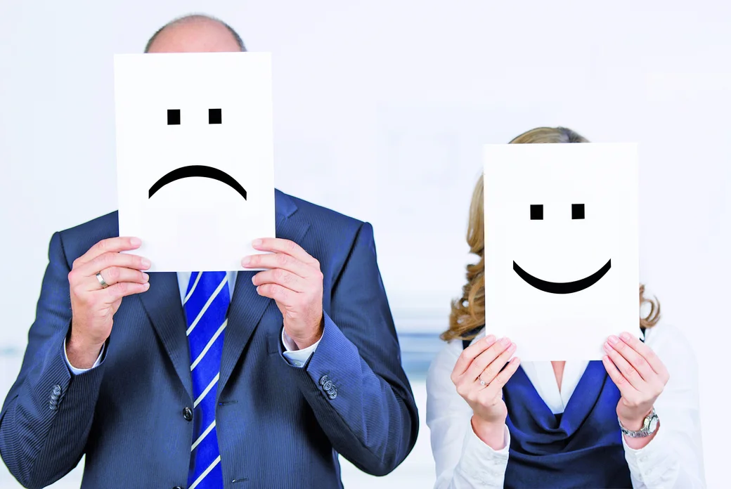 Lachendes und trauriges Papiergesicht